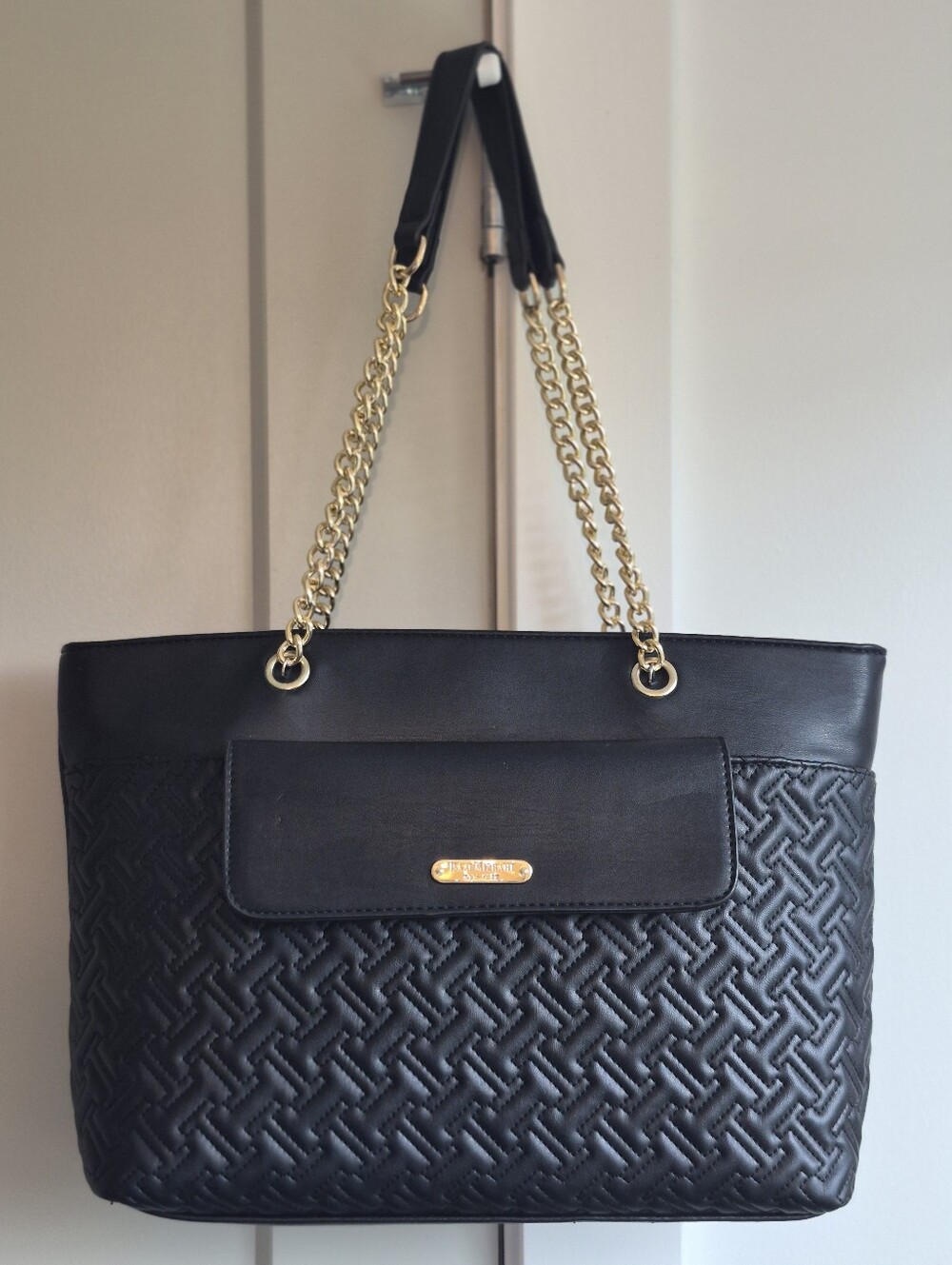 Isaac Mizrahi Black Quilted Handbag Gold Chain